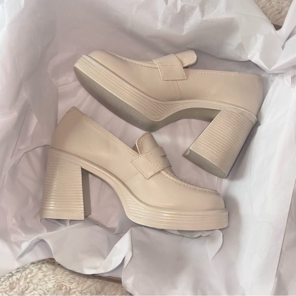 Heeled loafers